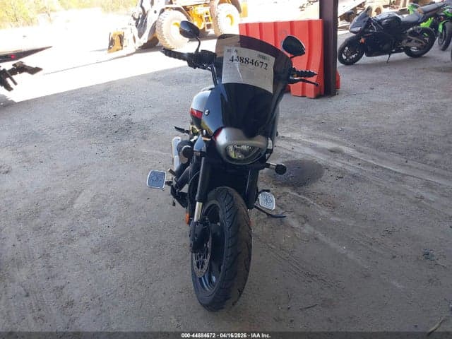 2018 SUZUKI VZR1800 5