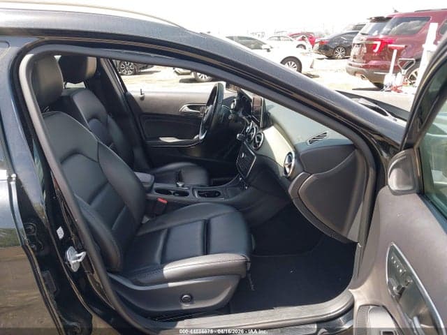 2017 MERCEDES-BENZ GLA 250 5