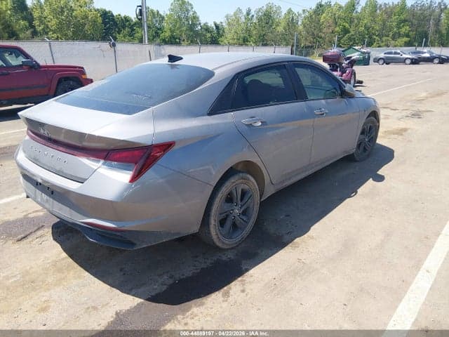 2022 HYUNDAI ELANTRA SEL 4