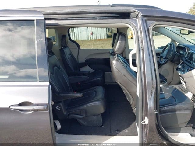 2020 CHRYSLER VOYAGER LXI 8