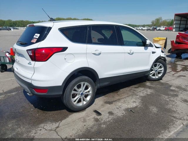2019 FORD ESCAPE SE 4