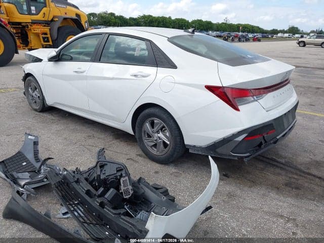 2025 HYUNDAI ELANTRA SE 3