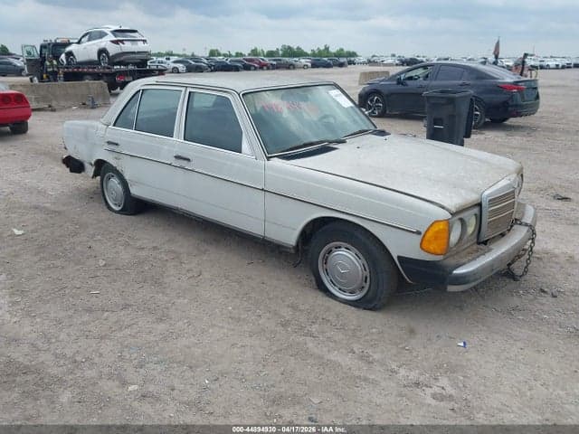 1981 MERCEDES-BENZ 240 D