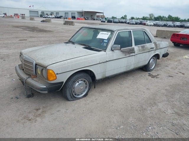 1981 MERCEDES-BENZ 240 D 2