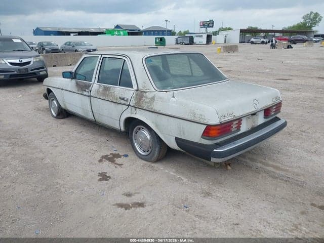 1981 MERCEDES-BENZ 240 D 3
