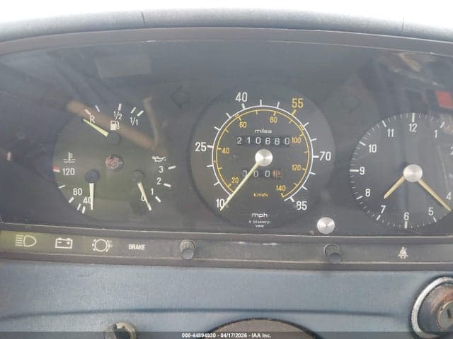 1981 MERCEDES-BENZ 240 D 7