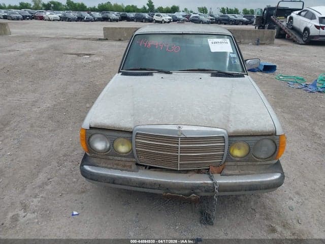 1981 MERCEDES-BENZ 240 D 10