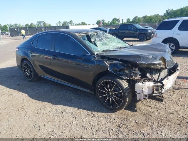 2019 TOYOTA CAMRY LE 1