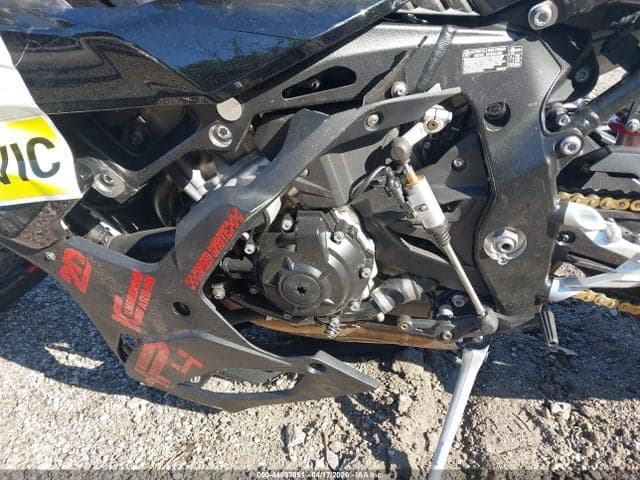 2025 BMW S 1000 RR 9