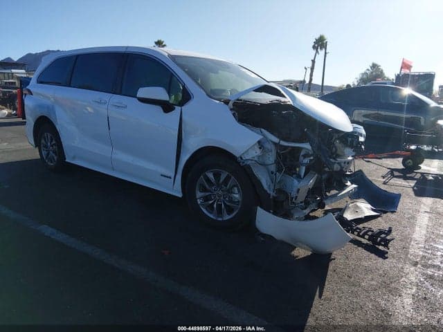 2021 TOYOTA SIENNA LE - 1