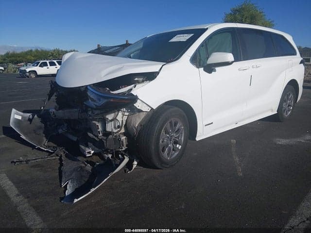 2021 TOYOTA SIENNA LE 2