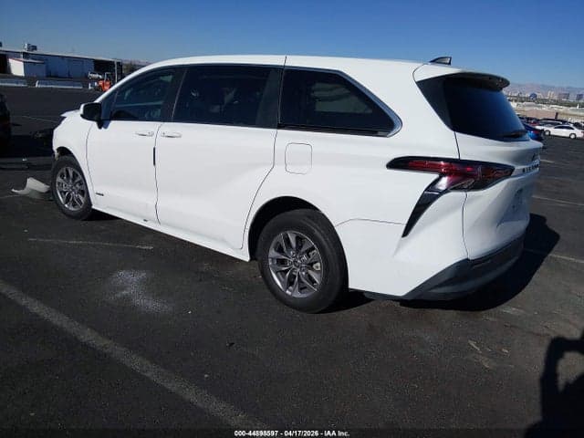 2021 TOYOTA SIENNA LE 3