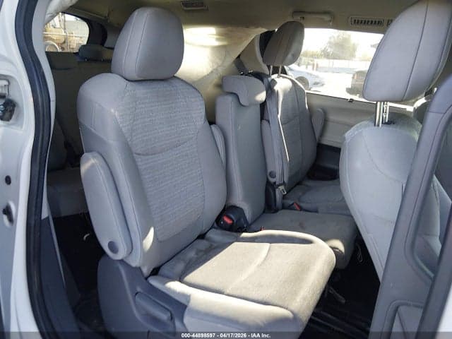 2021 TOYOTA SIENNA LE 8