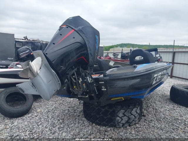 2023 TRACKER NITRO Z18 4