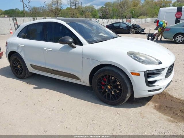 2017 PORSCHE MACAN GTS 1