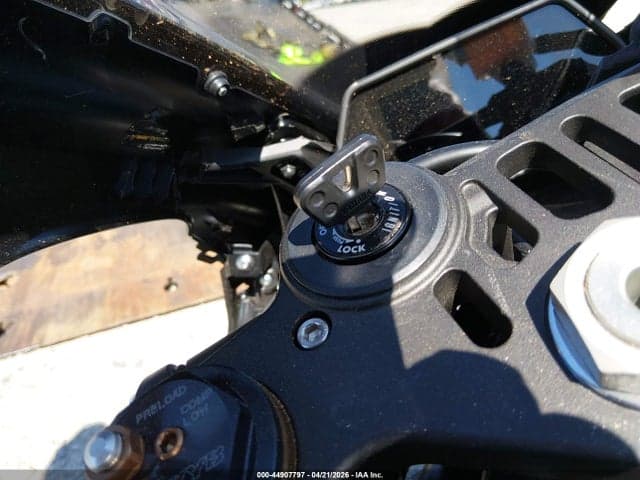 2025 YAMAHA YZF1000 11