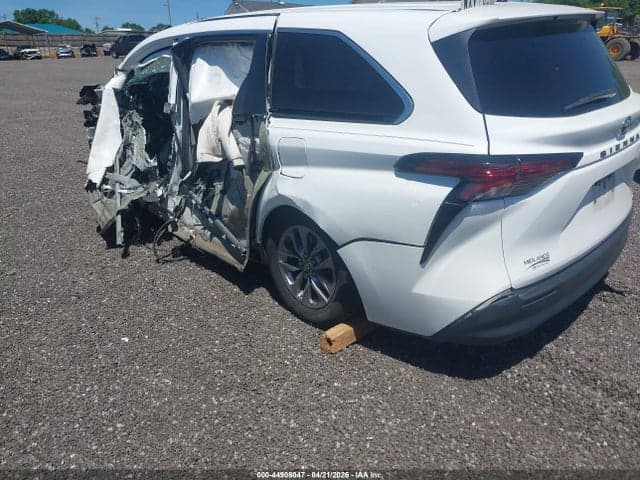 2021 TOYOTA SIENNA LE 3