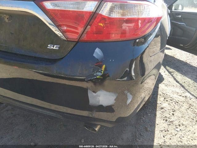 2017 TOYOTA CAMRY SE 18