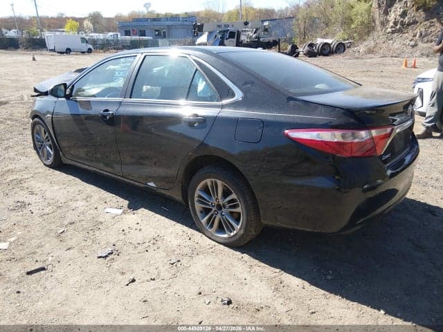 2017 TOYOTA CAMRY SE 3