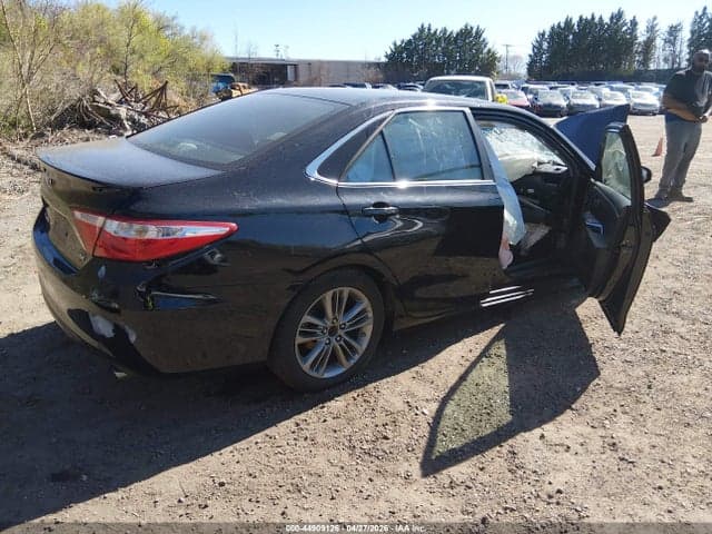 2017 TOYOTA CAMRY SE 4