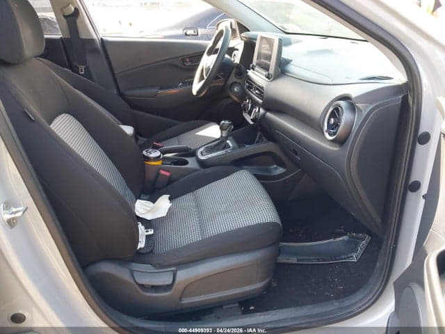 2022 HYUNDAI KONA SE 5