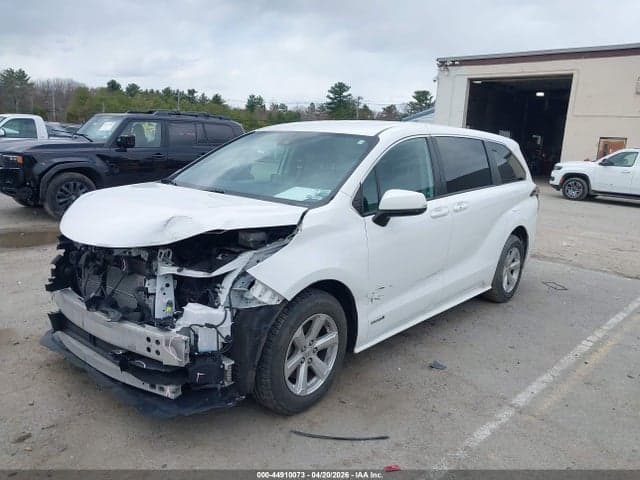 2021 TOYOTA SIENNA LE 2