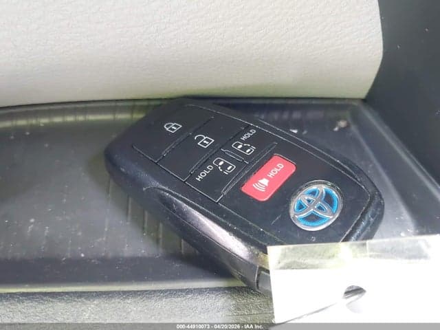 2021 TOYOTA SIENNA LE 11