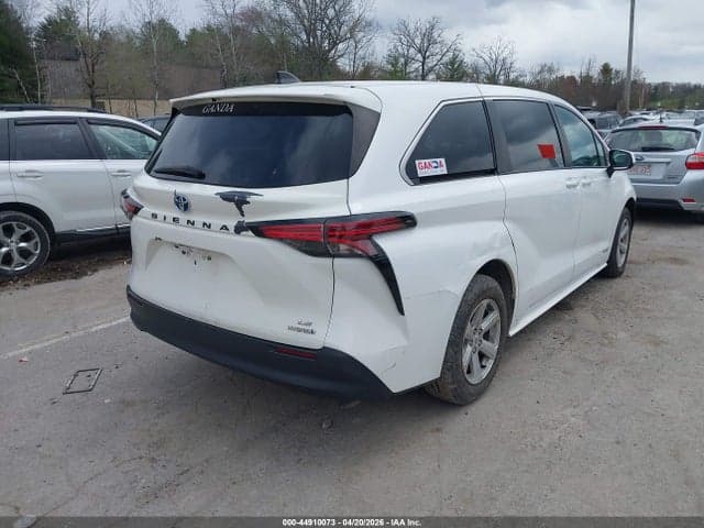 2021 TOYOTA SIENNA LE 4