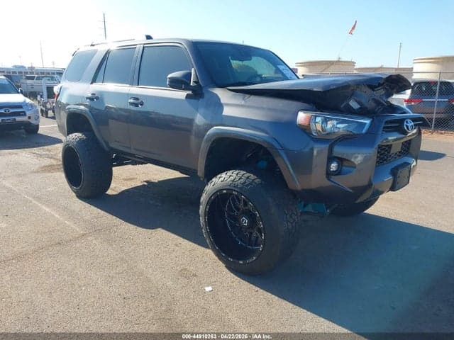 2021 TOYOTA 4RUNNER SR5 1
