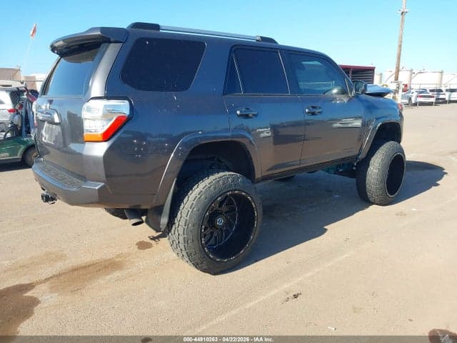 2021 TOYOTA 4RUNNER SR5 4