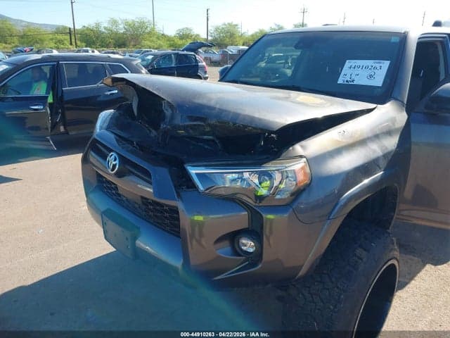 2021 TOYOTA 4RUNNER SR5 6