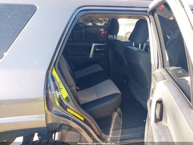 2021 TOYOTA 4RUNNER SR5 8