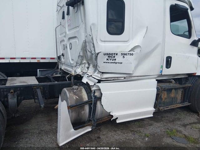 2020 FREIGHTLINER NEW CASCADIA 126 12