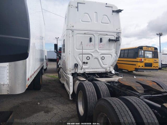 2020 FREIGHTLINER NEW CASCADIA 126 3