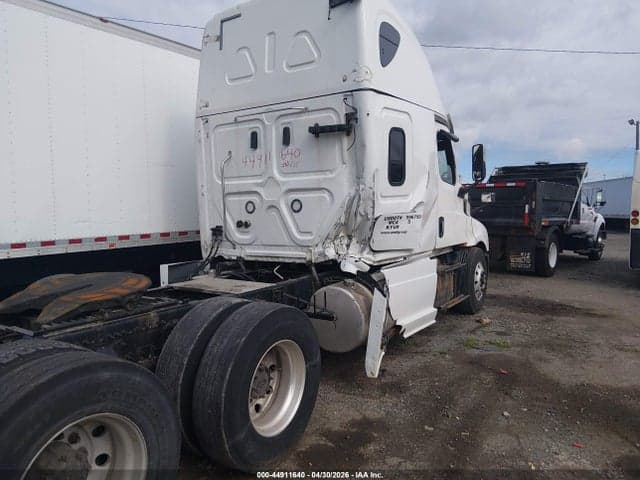 2020 FREIGHTLINER NEW CASCADIA 126 4