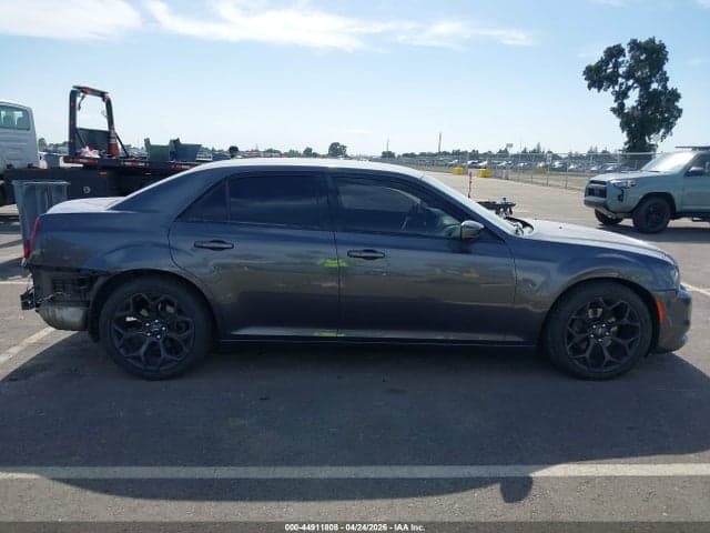 2019 CHRYSLER 300 300S 13