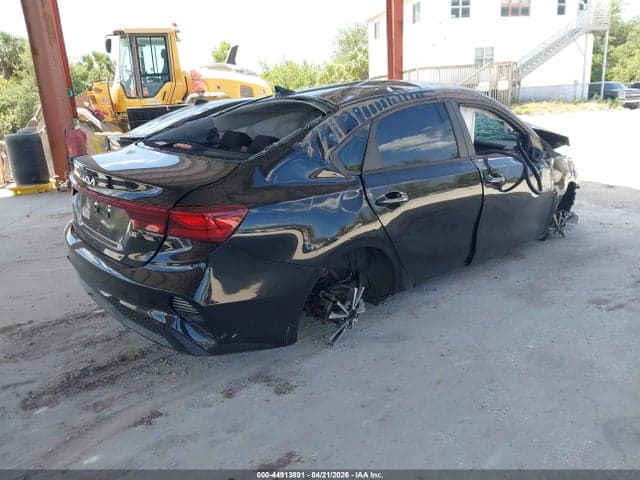 2023 KIA FORTE LXS 4