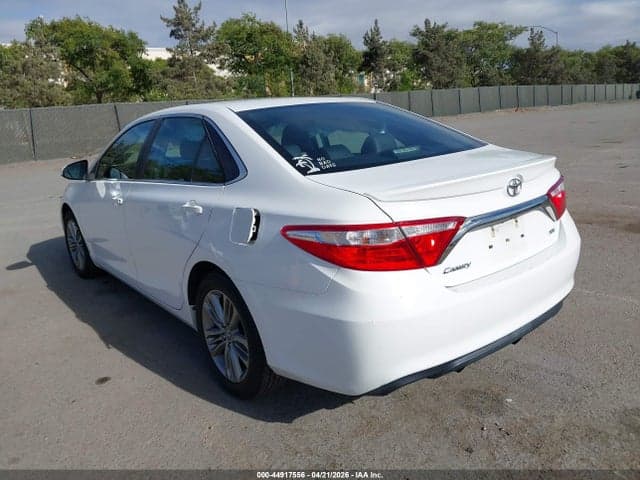 2017 TOYOTA CAMRY SE 3