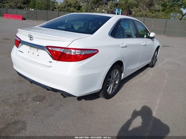 2017 TOYOTA CAMRY SE 4