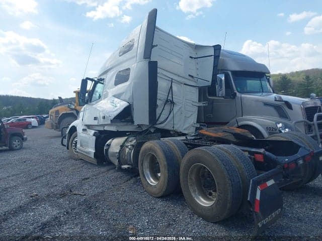 2025 VOLVO VNL 3