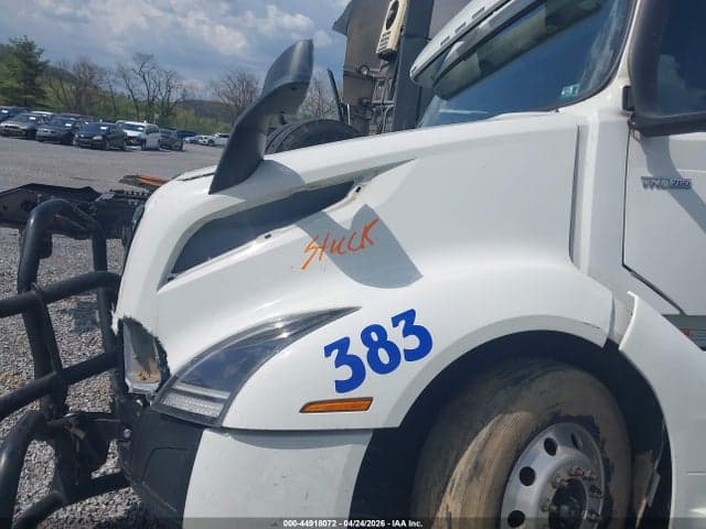 2025 VOLVO VNL 10