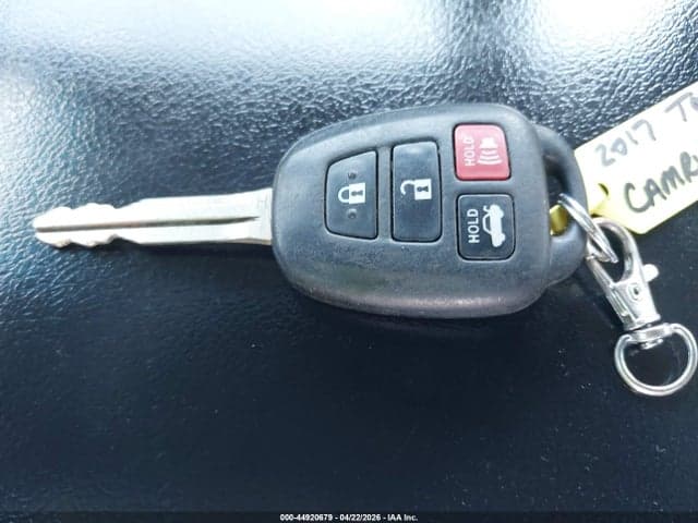 2017 TOYOTA CAMRY SE 11