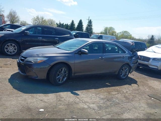 2017 TOYOTA CAMRY SE 14