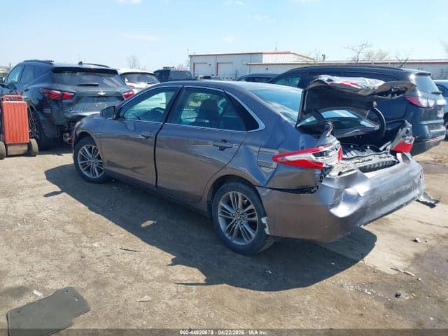 2017 TOYOTA CAMRY SE 3