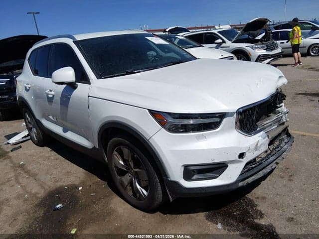 2021 VOLVO XC40 T5 MOMENTUM - 1