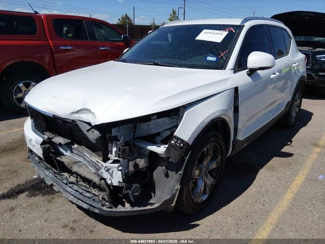 2021 VOLVO XC40 T5 MOMENTUM 2