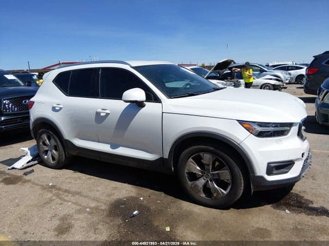 2021 VOLVO XC40 T5 MOMENTUM 14