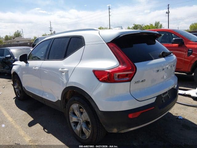 2021 VOLVO XC40 T5 MOMENTUM 3
