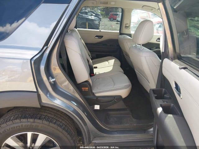 2023 NISSAN PATHFINDER SL 4WD 8