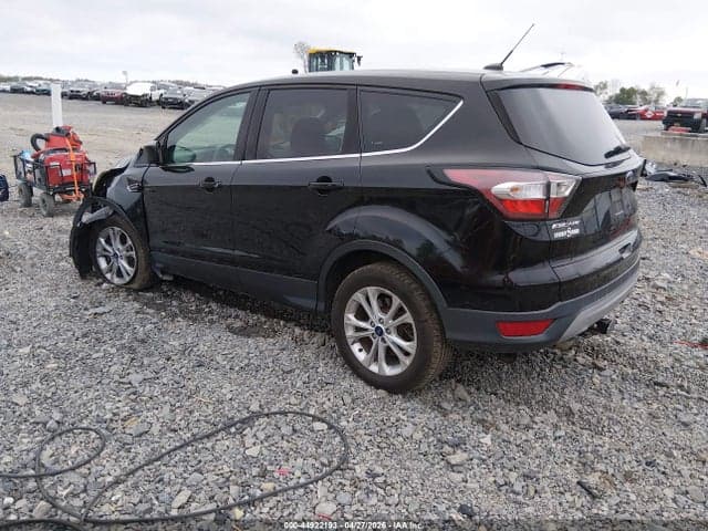 2017 FORD ESCAPE SE 3